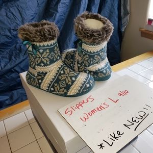 Women's Large (9/10) slippers